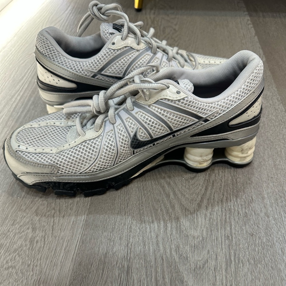 Nike Shox White/Silver Running Shoes - Size 7.5